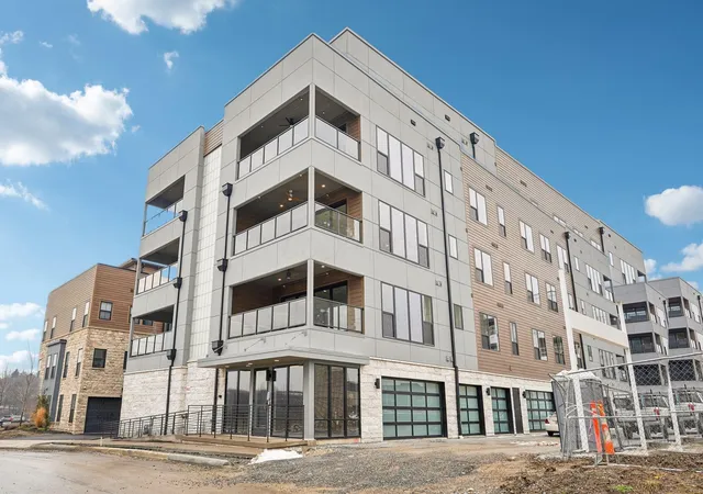 1st image of 2842 Gunnison Dr #204, Columbus, OH 43228 | MLS# 226009142