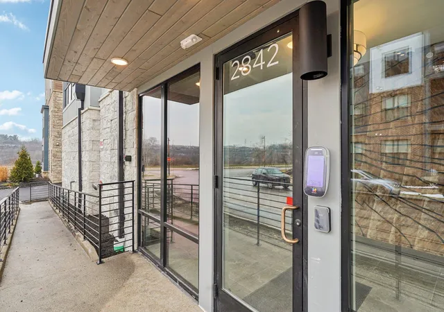 4th image of 2842 Gunnison Dr #204, Columbus, OH 43228 | MLS# 226009142