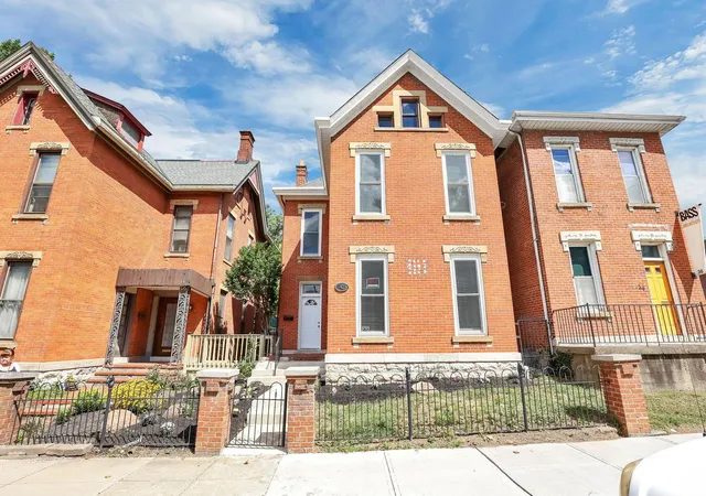 Homes for sale in Columbus, OH | 42 King Ave, Columbus, OH 43201 | MLS# 226009403