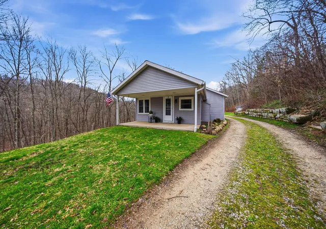 Homes for sale in Glenmont, OH | 3535 Township Rd 29, Glenmont, OH 44628 | MLS# 226009901