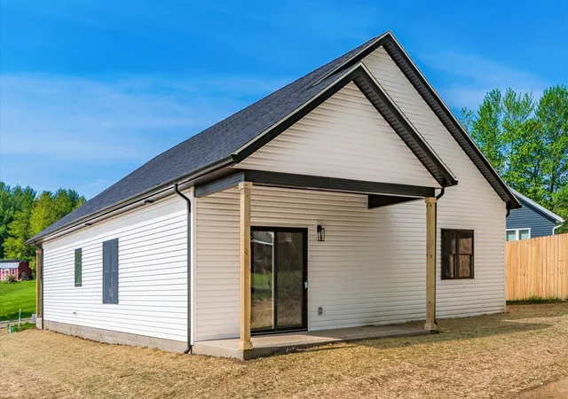 Photo 2 of Single family home for sale at 475 Walter's Way, Zanesville, OH 43701 | MLS# 226009389 | Listing updated on 2026-07-29
