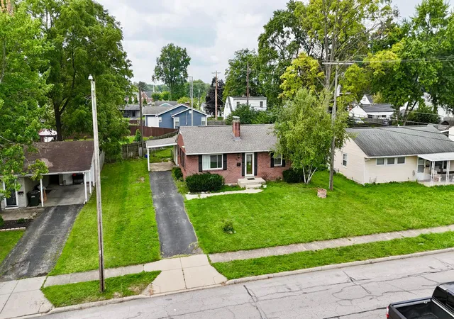 Photo 2 of Single family home for sale at 305 Danhurst Rd, Columbus, OH 43228 | MLS# 226009518 | Listing updated on 2026-09-09