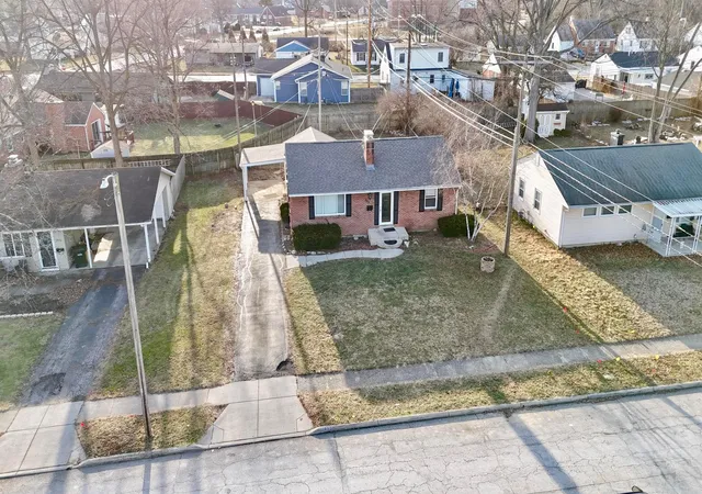 3rd image of 305 Danhurst Rd, Columbus, OH 43228 | MLS# 226009518