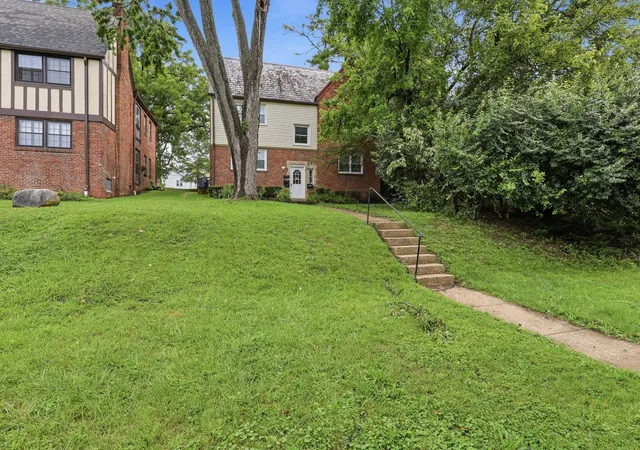 Listing Photo 5 - Condo for sale in building located at 110 W Tulane Rd, Columbus, OH 43202