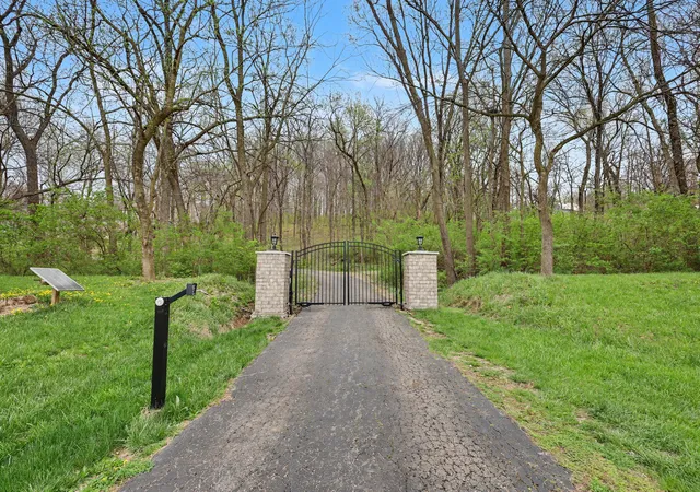 1st image of 10444 Dayton Cincinnati Pike, Miamisburg, OH 45342 | MLS# 226009658