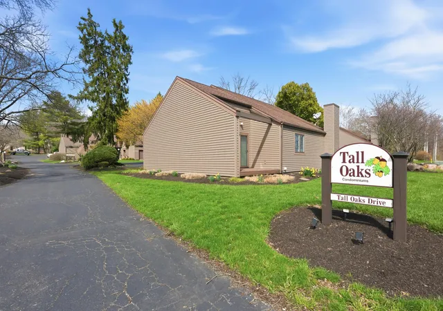 Homes for sale in Newark, OH | 694 Tall Oaks Dr, Newark, OH 43055 | MLS# 226009943