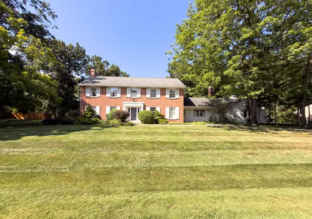 Photo 2 of Single family home for sale at 6010 Forestview Dr, Columbus, OH 43213 | MLS# 226025564 | Listing updated on 2026-09-14