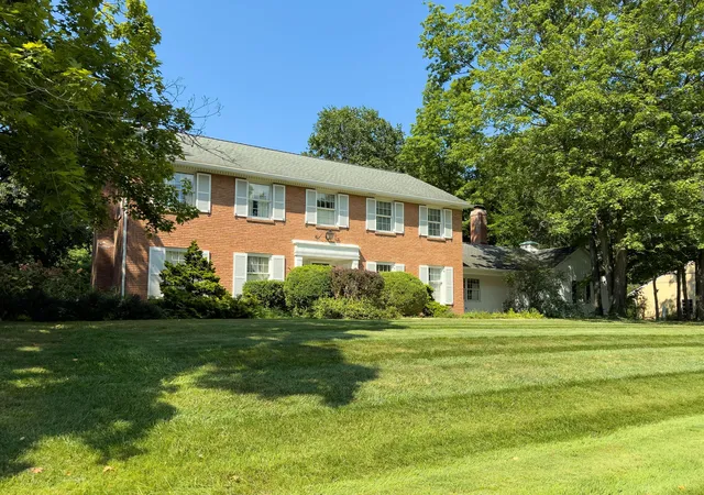 Photo 3 of Single family home for sale at 6010 Forestview Dr, Columbus, OH 43213 | MLS# 226025564 | Listing updated on 2026-09-14