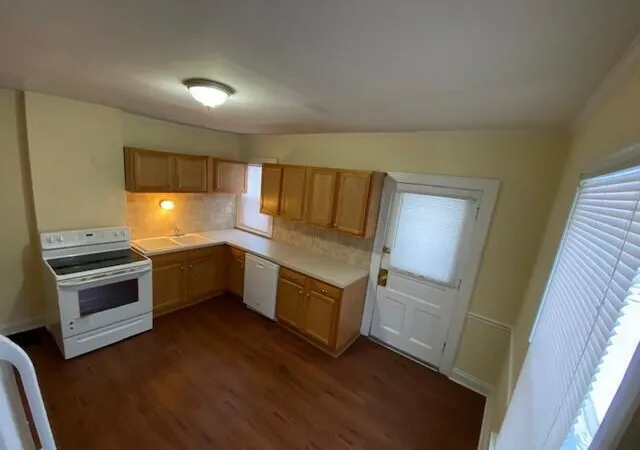 3rd image of 1375 S 6Th St, Columbus, OH 43207