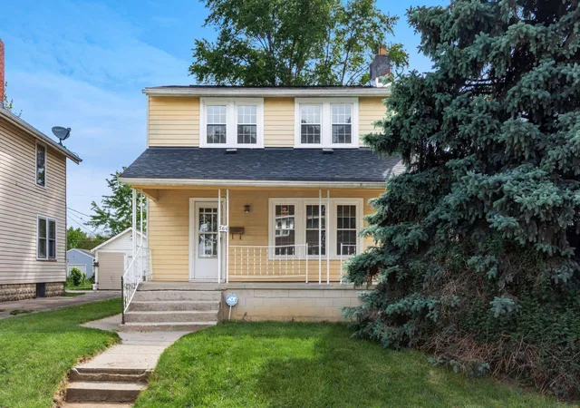 Photo 3 of Single family home for sale at 564 S Wayne Ave, Columbus, OH 43204 | MLS# 226015565 | Listing updated on 2026-07-28