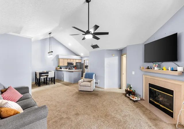 Listing Photo 2 - Condo for sale in building located at 674 Hampton Woods Dr, Marion, OH 43302 - Unit #