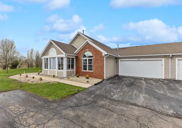 Photo 3 of Condo for sale at 674 Hampton Woods Dr, Marion, OH 43302 | MLS# 226010376 | Listing updated on 2026-09-30