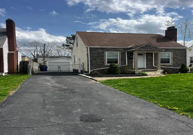 Photo 3 of Single family home for sale at 904 Binns Blvd, Columbus, OH 43204 | MLS# 226010440 | Listing updated on 2026-10-06