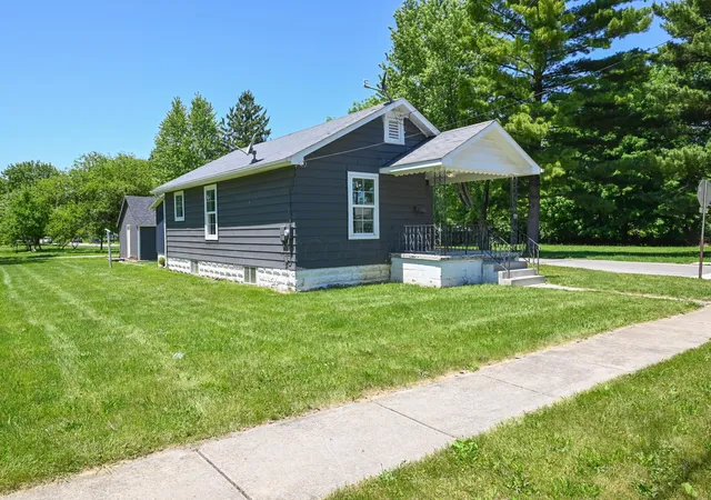 1st image of 327 Clinton St, Marion, OH 43302 | MLS# 226018609