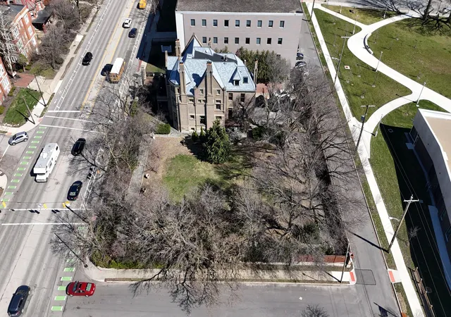 3rd image of 875 E Broad St, Columbus, OH 43205 | MLS# 226010577
