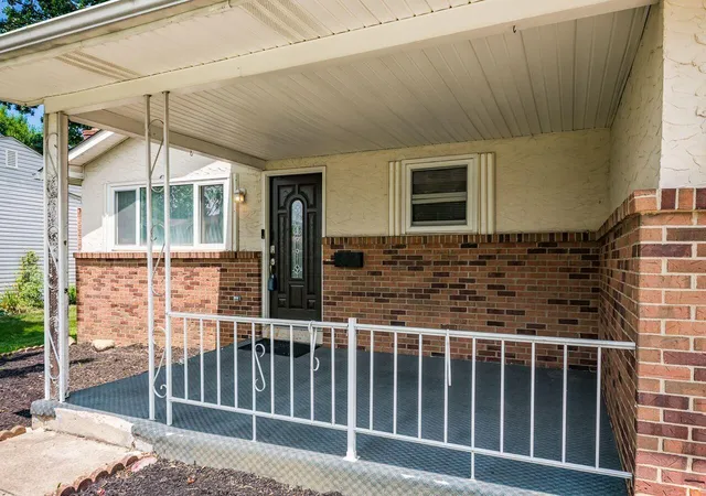 Photo 3 of Single family home for sale at 1914 Walden Dr, Columbus, OH 43229 | MLS# 226012292 | Listing updated on 2026-08-03