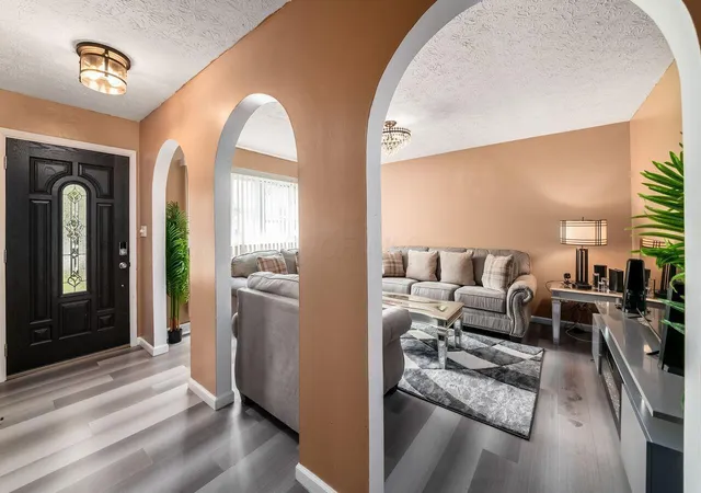 Photo 4 of Single family home for sale at 1914 Walden Dr, Columbus, OH 43229 | MLS# 226012292 | Listing updated on 2026-08-03