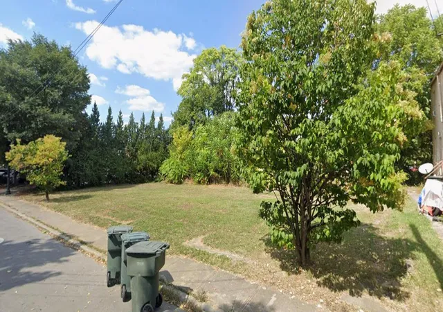 Photo 3 of Townhouse for sale at 407 Oakwood Ave, Columbus, OH 43205 | MLS# 226010802 | Listing updated on 2026-07-29