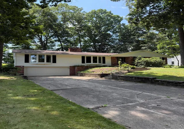 Photo 3 of Single family home for sale at 445 S Countryside Dr, Ashland, OH 44805 | MLS# 226011206 | Listing updated on 2026-09-23