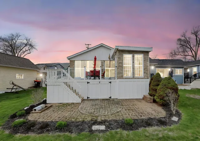 Homes for sale in Buckeye Lake, OH | 28 Bay View Dr, Buckeye Lake, OH 43008 | MLS# 226011747