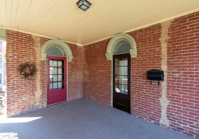 Photo 3 of Single family home for sale at 249 W Locust St, Newark, OH 43055 | MLS# 226012296 | Listing updated on 2026-07-29