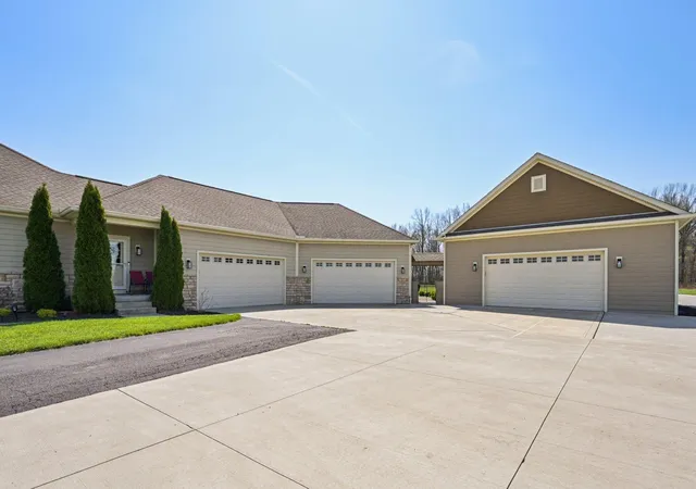 Homes for sale in Johnstown, OH | 15340 Robins Rd, Johnstown, OH 43031 | MLS# 226011405