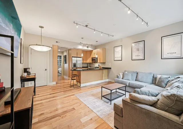 3rd image of 282 E Gay St, Columbus, OH 43215