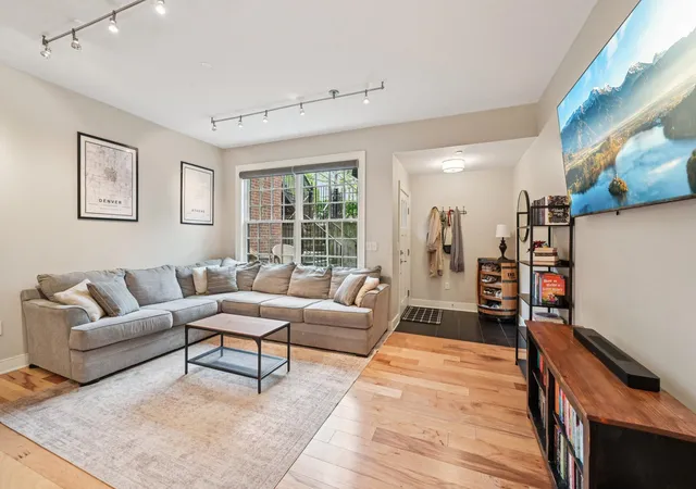 5th image of 282 E Gay St, Columbus, OH 43215