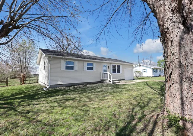 Homes for sale in Washington Court House, OH | 2489 State Route 38 Ne, Washington Court House, OH 43160 | MLS# 226011574