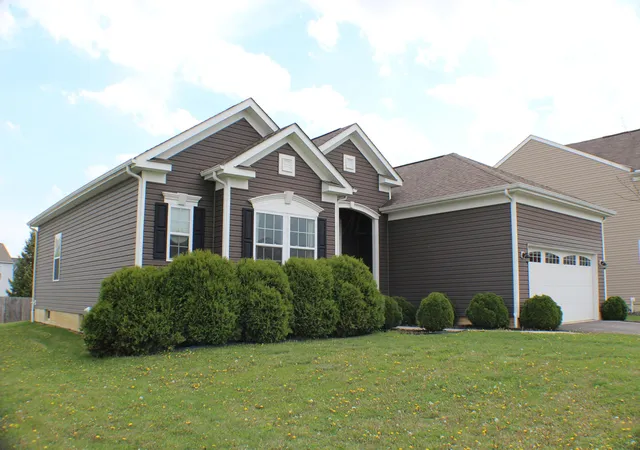 Homes for sale in Commercial Point, OH | 162 Edmonds Dr, Commercial Point, OH 43116 | MLS# 226011762