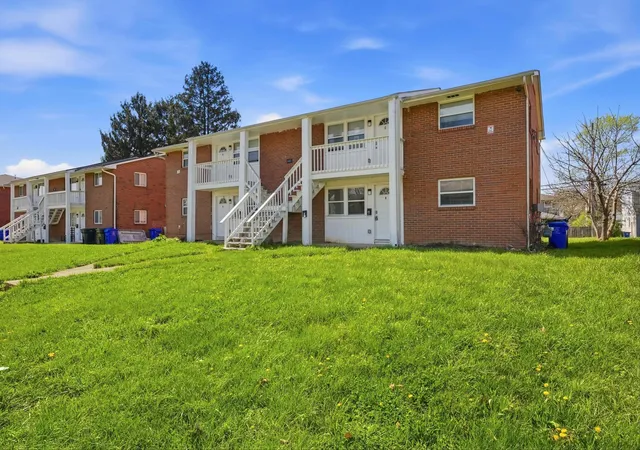 Listing Photo 4 - Condo for sale in building located at 441-447 Barnett Rd, Columbus, OH 43213