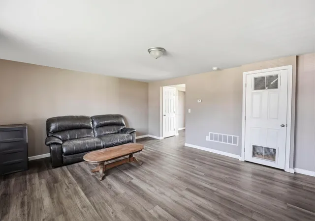 Listing Photo 5 - Condo for sale in building located at 441-447 Barnett Rd, Columbus, OH 43213
