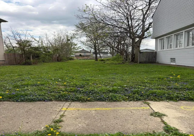 2nd image of 565 E Mithoff St, Columbus, OH 43206 | MLS# 226011814