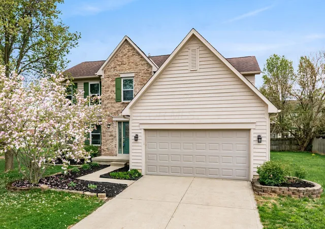 Homes for sale in Grove City, OH | 6222 Buckeye Pkwy, Grove City, OH 43123 | MLS# 226011899