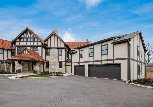 Listing Photo 2 - Condo for sale in building located at 2015 W 5Th Ave, Columbus, OH 43212 - Unit #103