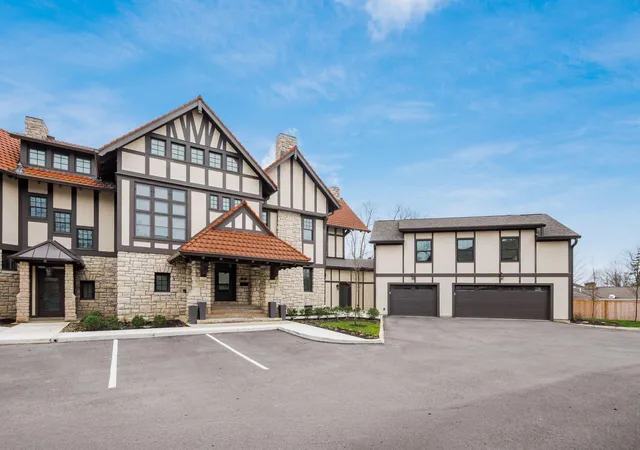 2nd image of 2015 W 5Th Ave, Columbus, OH 43212
