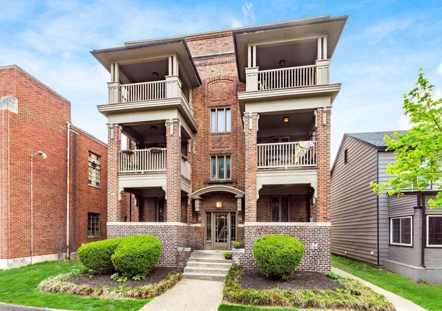 Listing Photo 2 - Condo for sale in building located at 94 N 20th St, Columbus, OH 43203 - Unit #