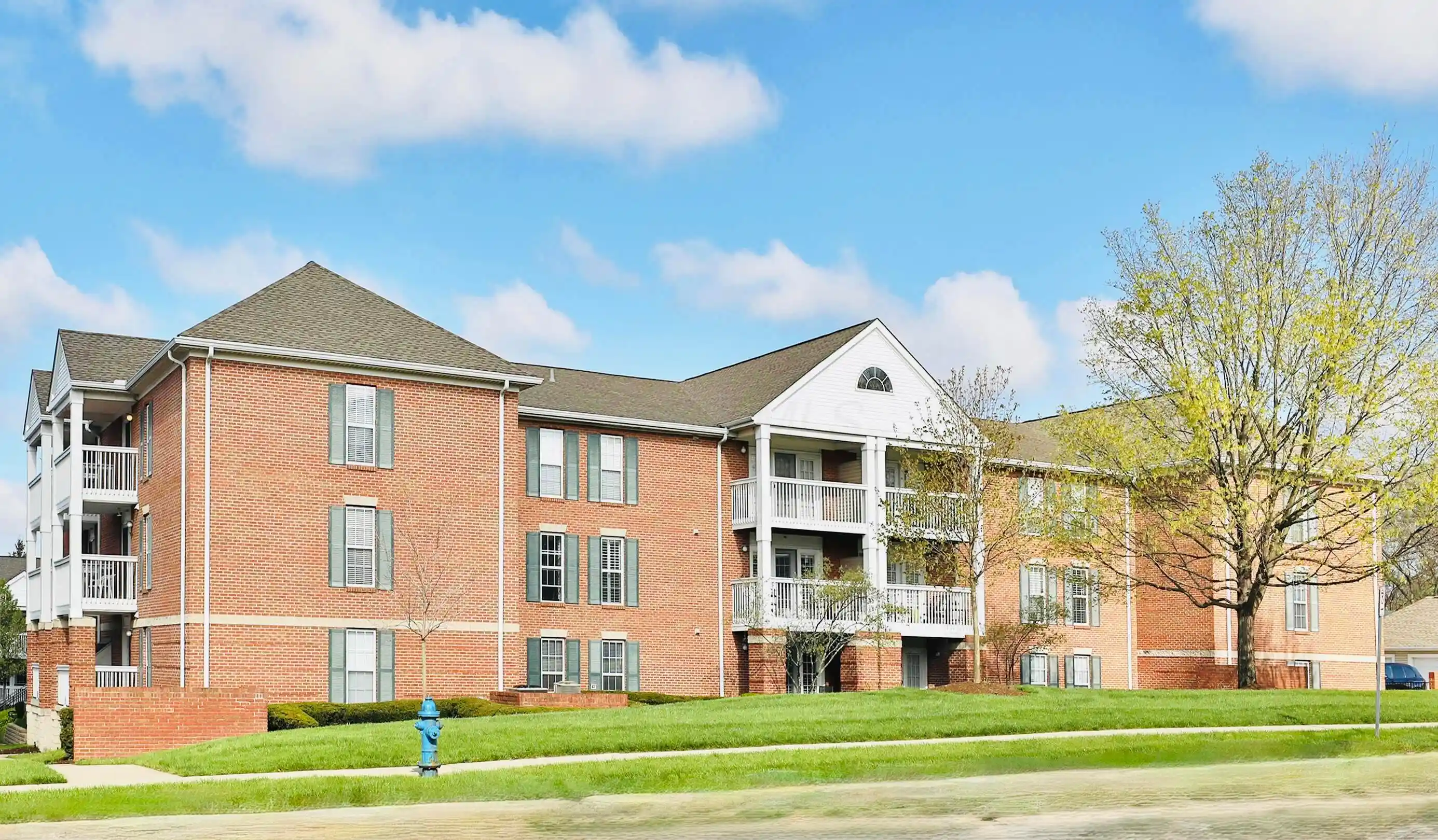 Listing Photo 1 - Condo for sale in 5935 N High St located at 5935 N High St, Worthington, OH 43085 - Unit #122