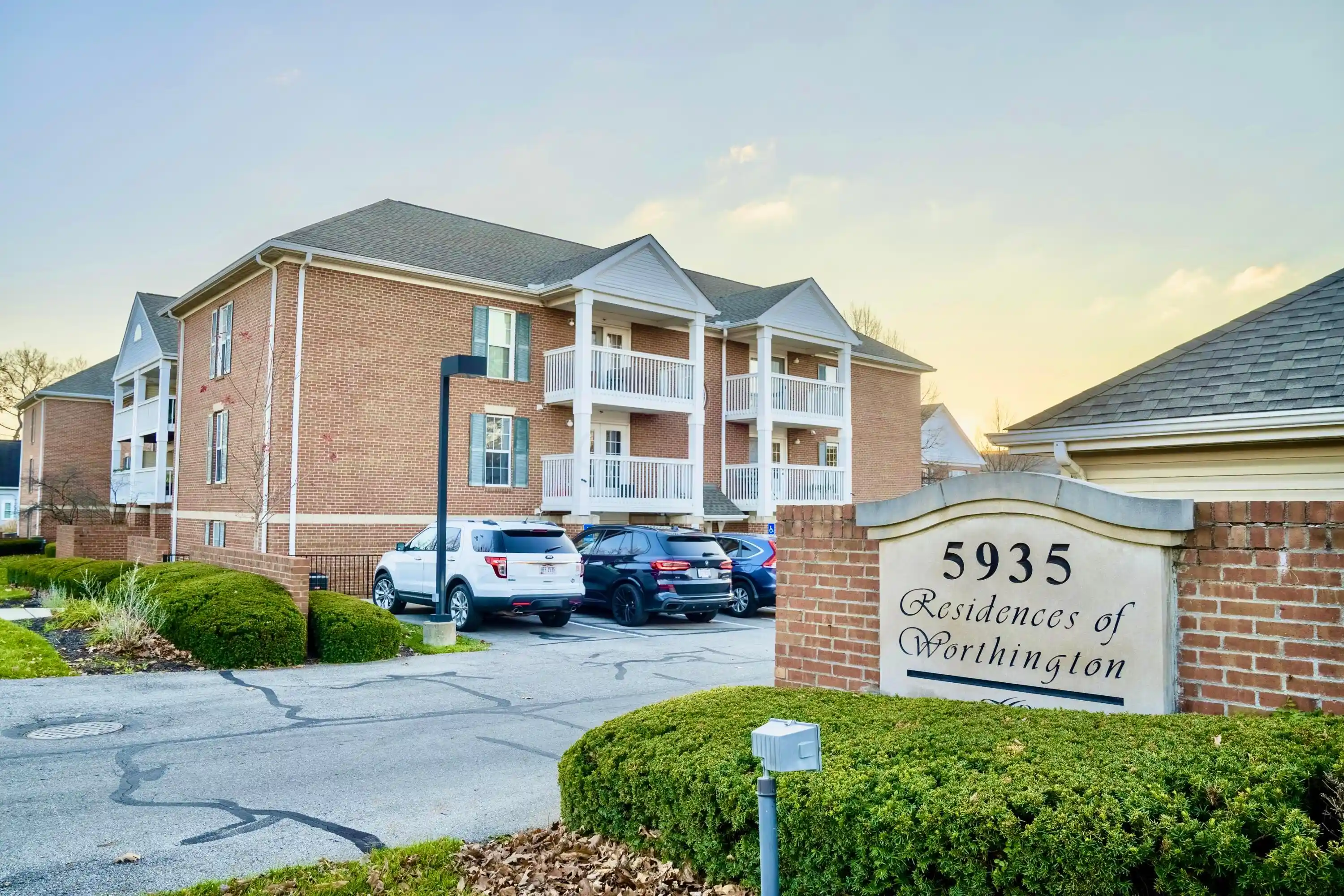 Listing Photo 2 - Condo for sale in 5935 N High St located at 5935 N High St, Worthington, OH 43085 - Unit #122