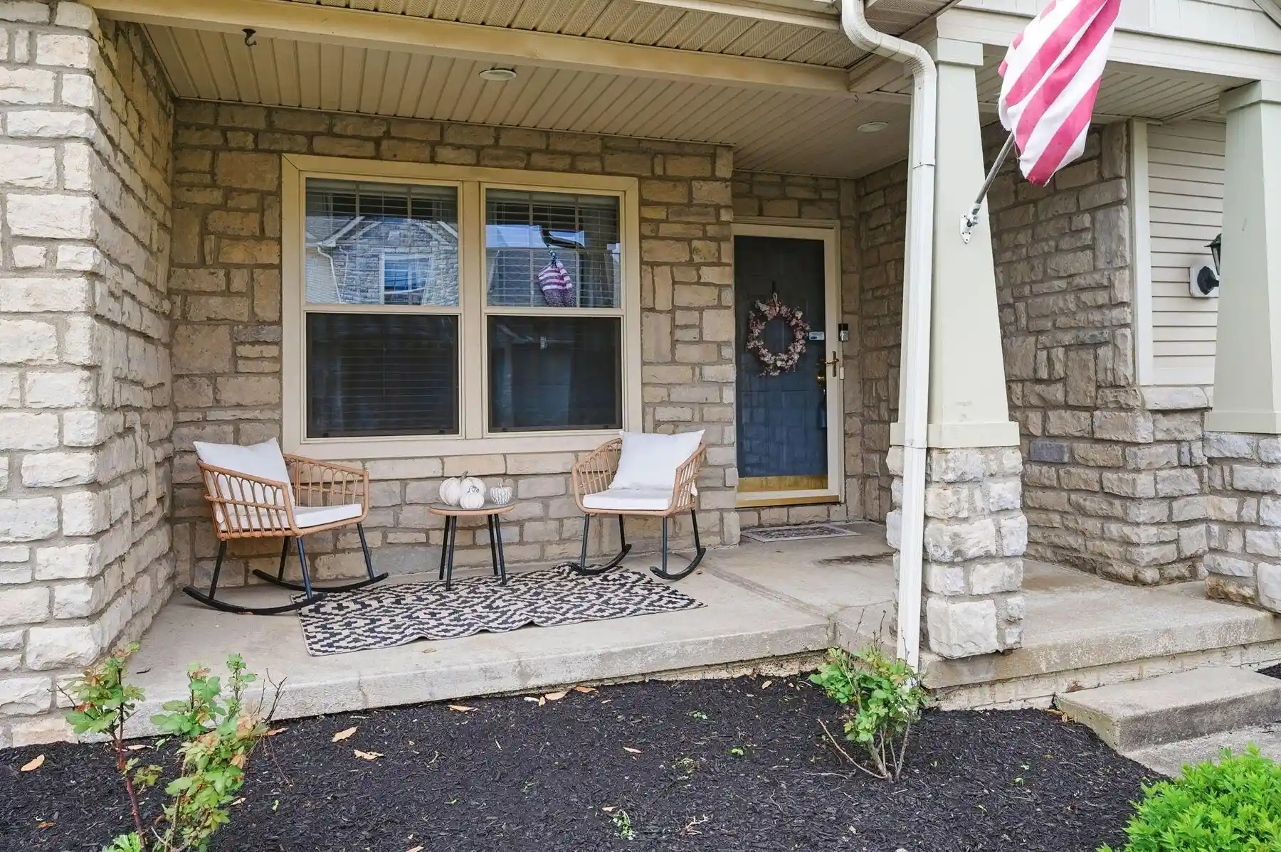 Listing Photo 2 - Condo for sale in 5985 Coventry Cross Ln located at 5985 Coventry Cross Ln, Hilliard, OH 43026 - Unit 5985 Coventry Cross Ln
