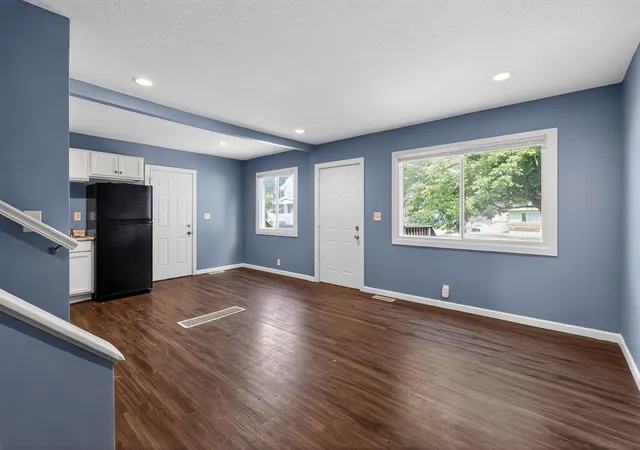 Photo 3 of Sale Pending at 429 S Harris Ave, Columbus, OH 43204 | MLS# 226012551 | Listing updated on 2026-10-01