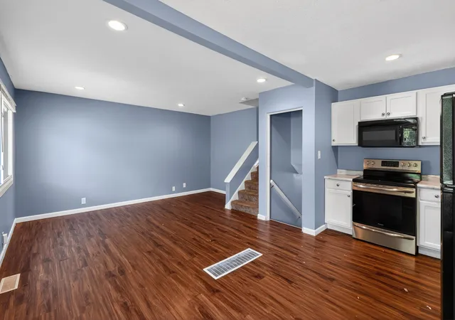Photo 4 of Sale Pending at 429 S Harris Ave, Columbus, OH 43204 | MLS# 226012551 | Listing updated on 2026-10-01