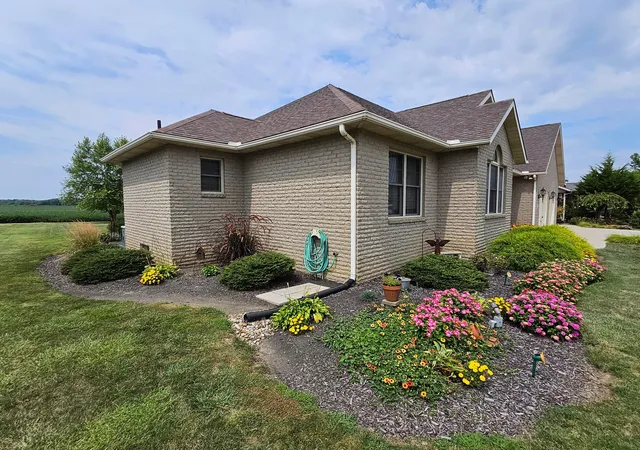 Homes for sale in Bucyrus, OH | 1123 Hillcrest Dr, Bucyrus, OH 44820 | MLS# 226012577