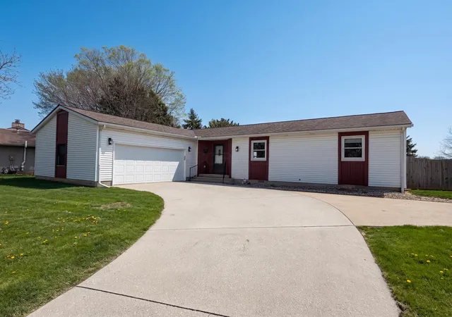 Photo 1 of Sale Pending at 610 Executive Blvd, Delaware, OH 43015 | MLS# 226012669 | Listing updated on 2026-08-31
