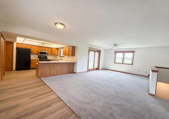 Photo 3 of Sale Pending at 610 Executive Blvd, Delaware, OH 43015 | MLS# 226012669 | Listing updated on 2026-08-31