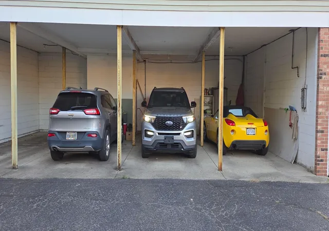 2nd image of 5366 Yorkshire Vill Ln, Columbus, OH 43232
