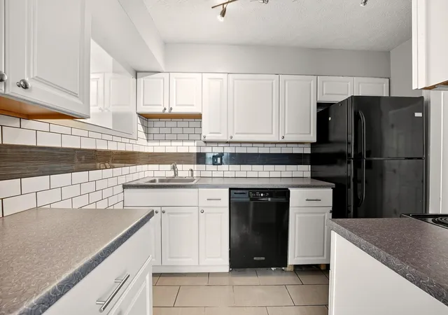 3rd image of 5366 Yorkshire Vill Ln, Columbus, OH 43232