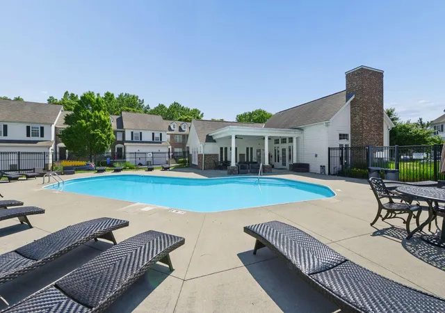 Listing Photo 2 - Condo for sale in building located at 7470 Sancus Blvd, Worthington, OH 43085 - Unit #