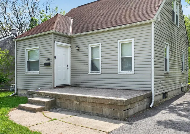 3rd image of 2181 Middlehurst Dr, Columbus, OH 43219 | MLS# 226015024