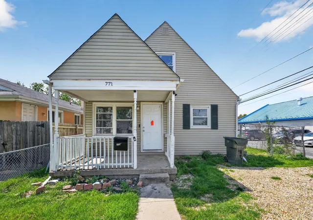 Homes for sale in Columbus, OH | 771 S Hampton Rd, Columbus, OH 43227 | MLS# 226015005